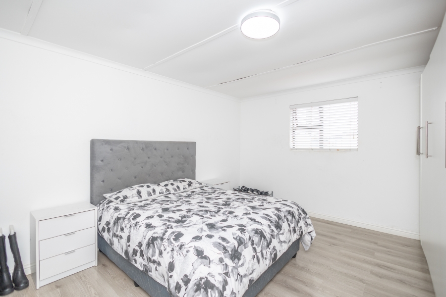 2 Bedroom Property for Sale in Uitsig Western Cape